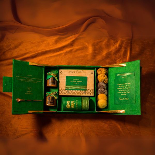 Makkusé Ultimate Birthday Gift (Dark Green) Box