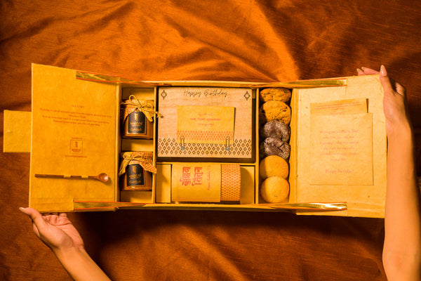 Makkusé Ultimate Birthday (Mustard Yellow) Box