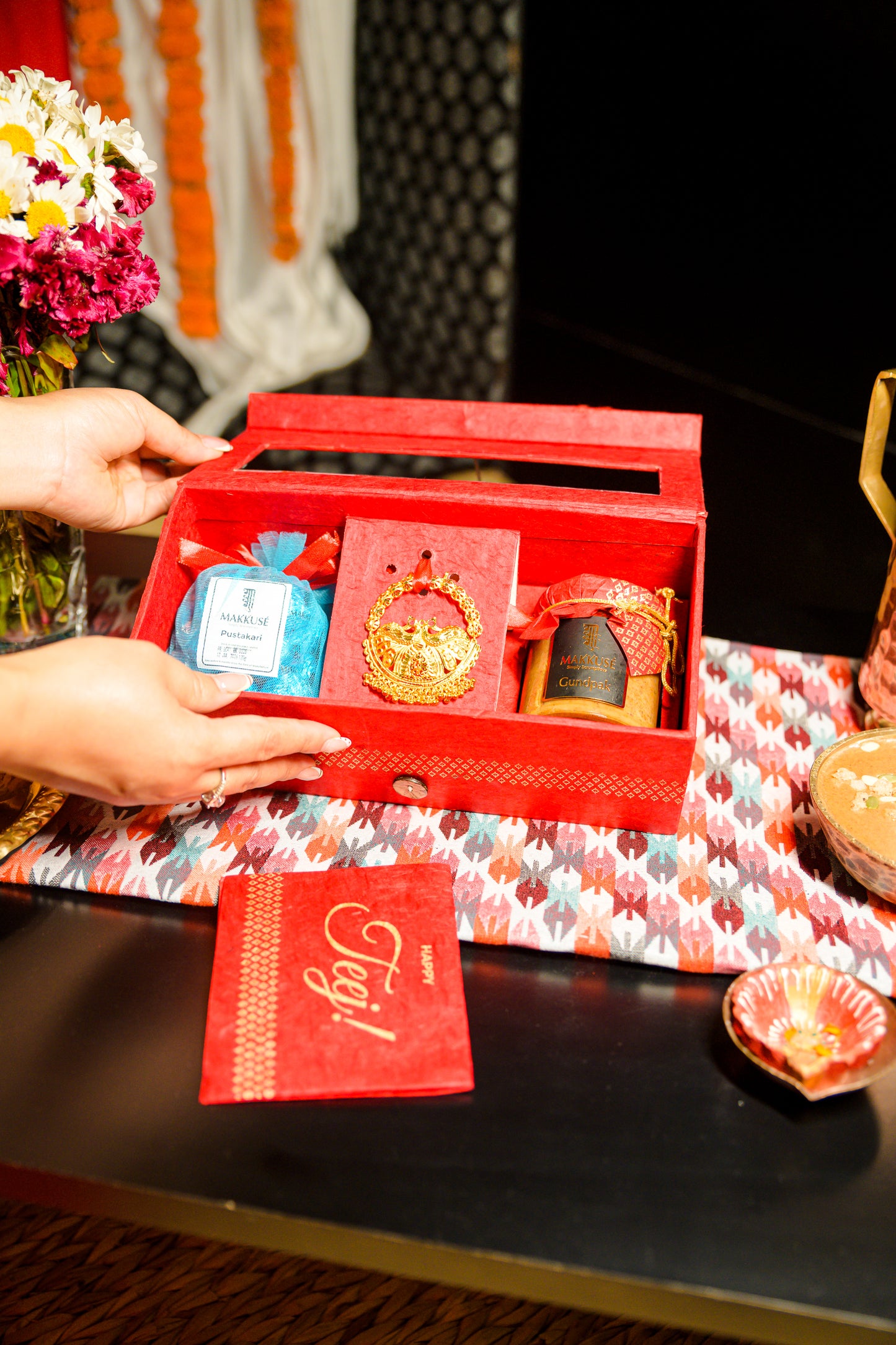 Makkusé Mini Teej Gift Box  with Sirbindi ( Regular )