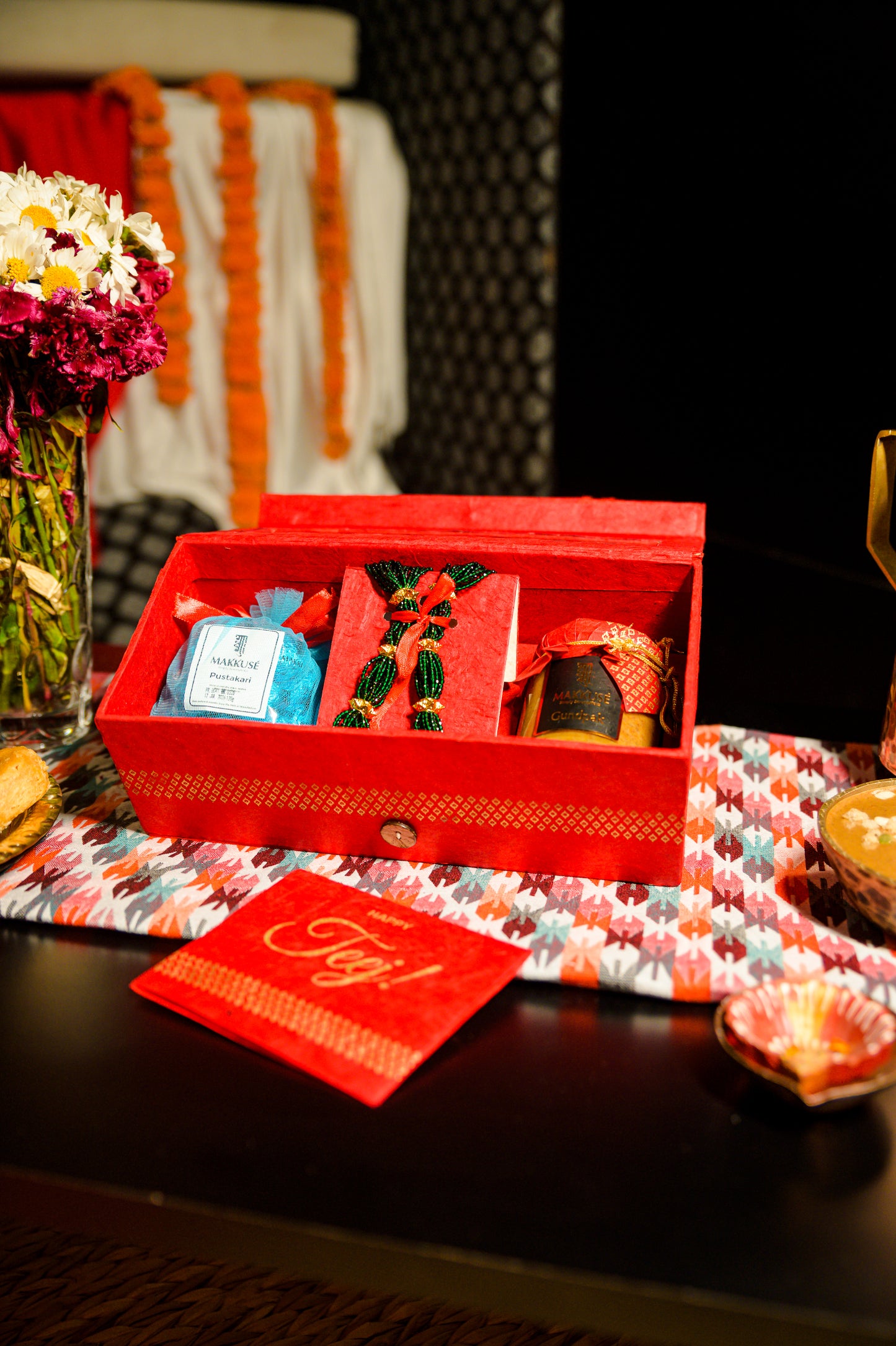 Makkusé Mini Teej Gift Box  with Naugedi ( Regular )