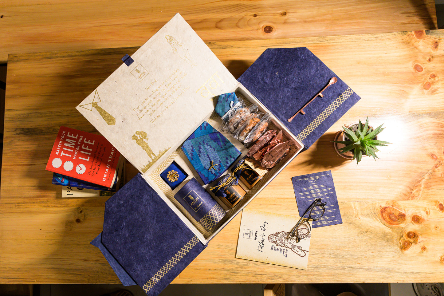 Makkusé Ultimate Father’s Day Gift Box - with Dhaka Topi (Regular)