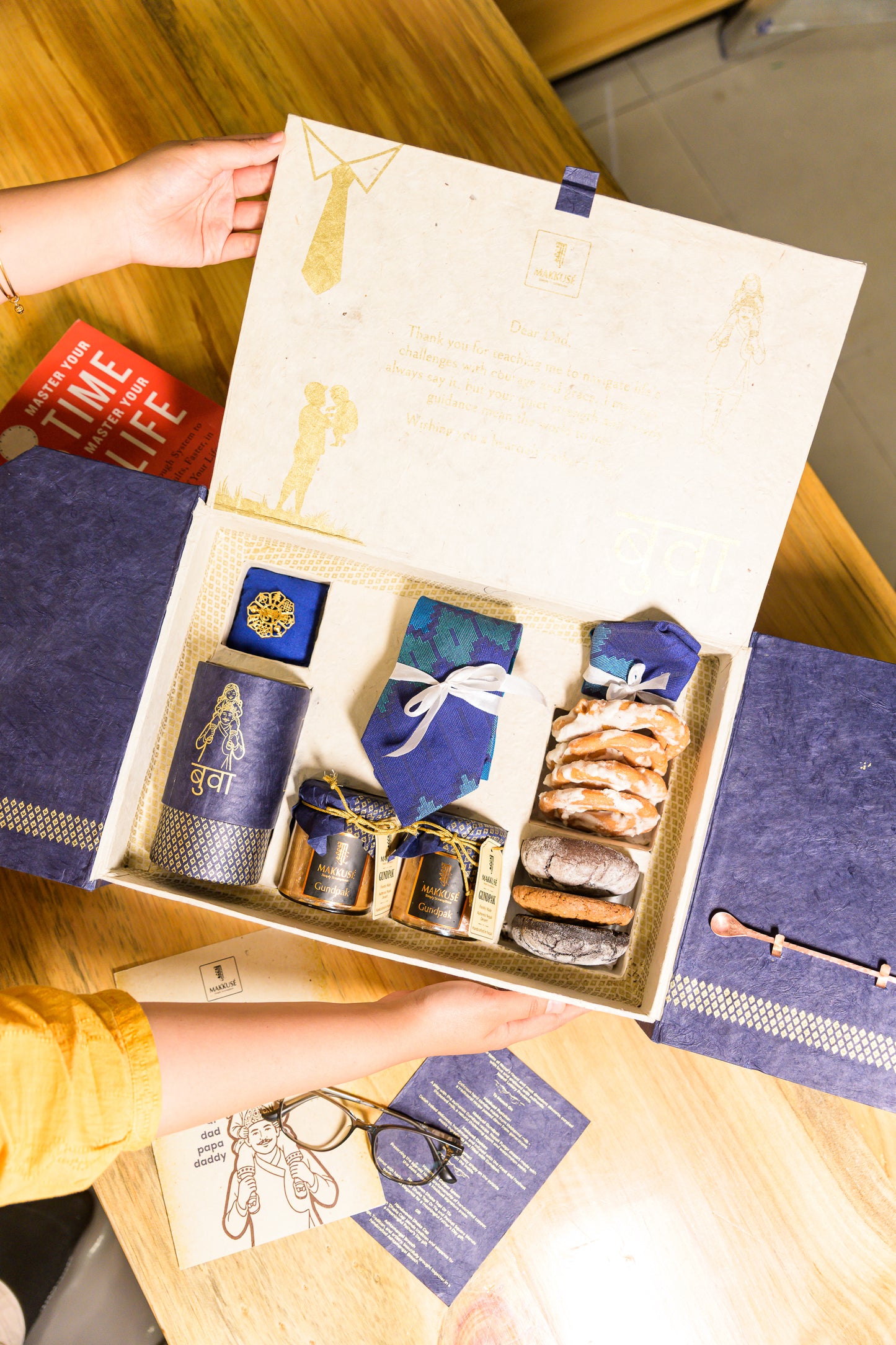 Makkusé Ultimate Father’s Day Gift Box - with Dhaka Tie (Regular)