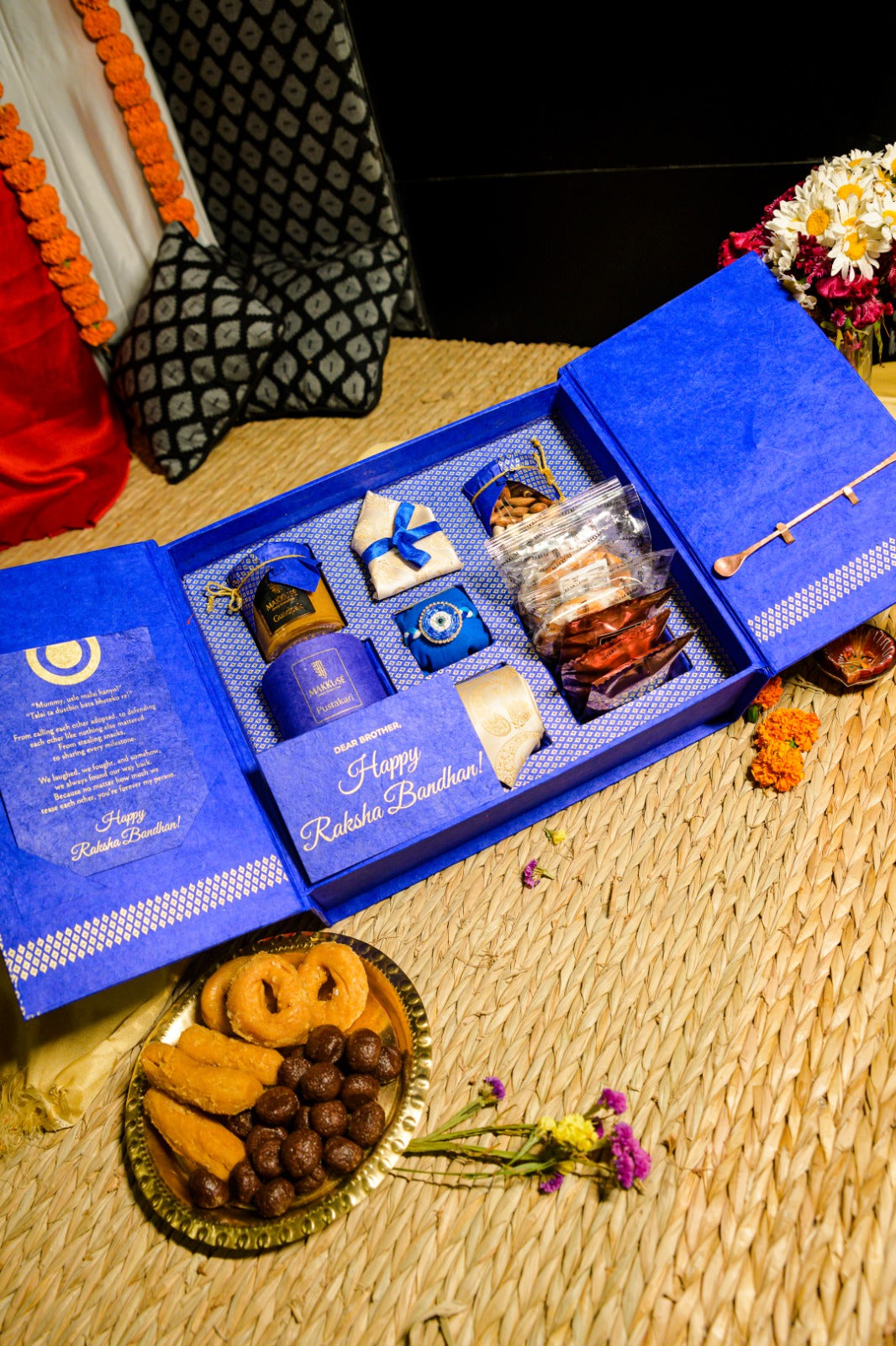 Makkusé Ultimate Rakhi Gift Box 2026 (Regular)