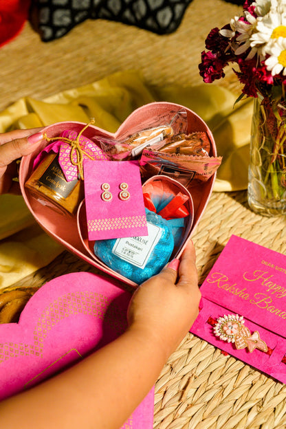 Makkusé Small Rakhi Gift Box For sister (No Added Sugar)