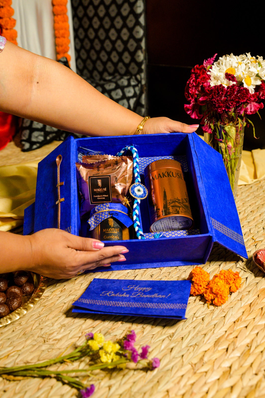 Makkusé Small Rakhi Gift Box For Brother (Regular)