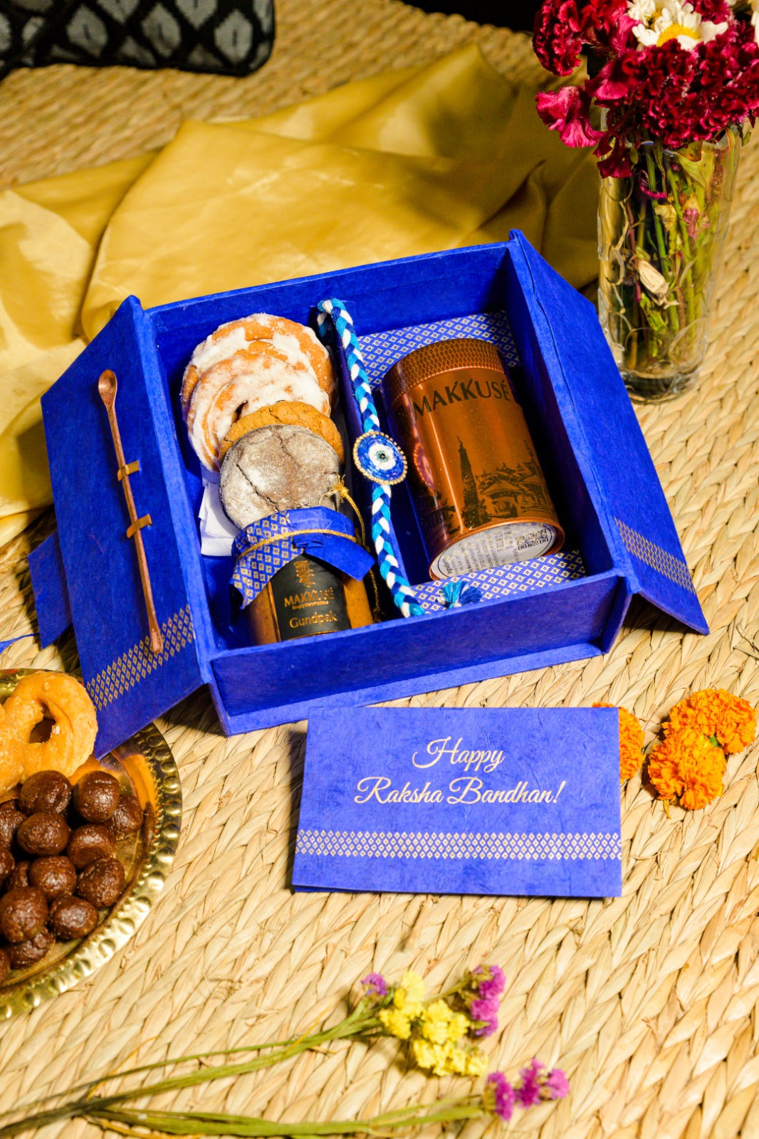 Makkusé Small Rakhi Gift Box For Brother (Regular)