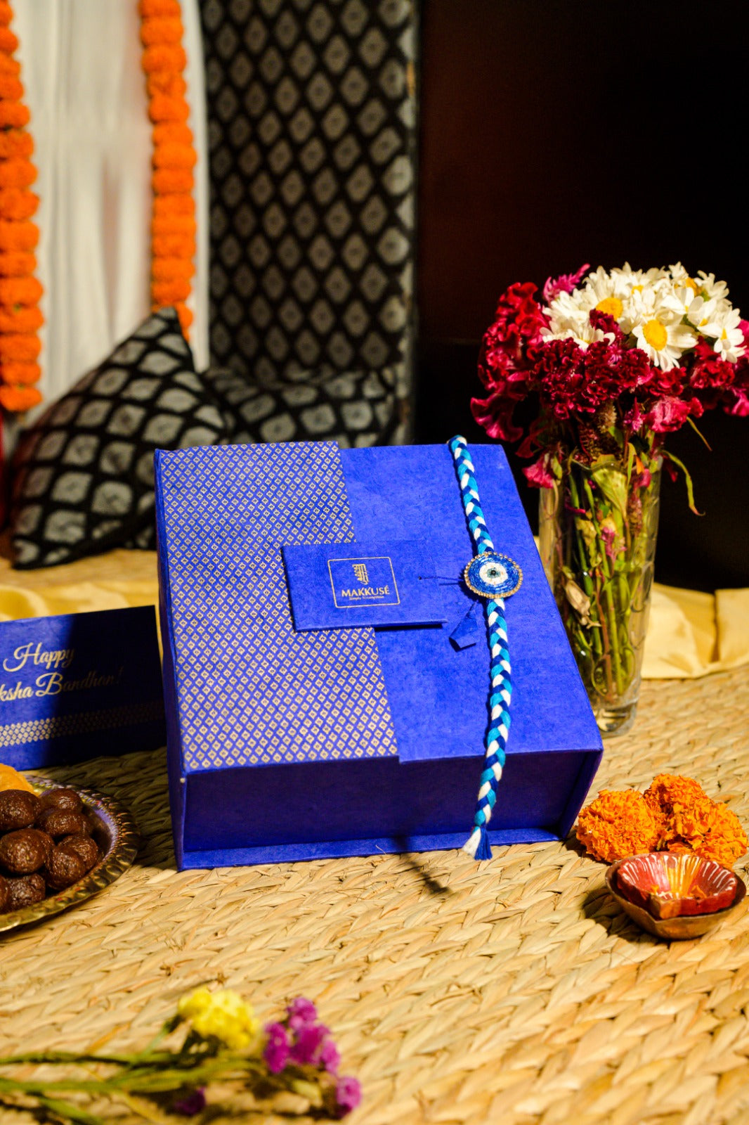 Makkusé Small Rakhi Gift Box For Brother (Regular)